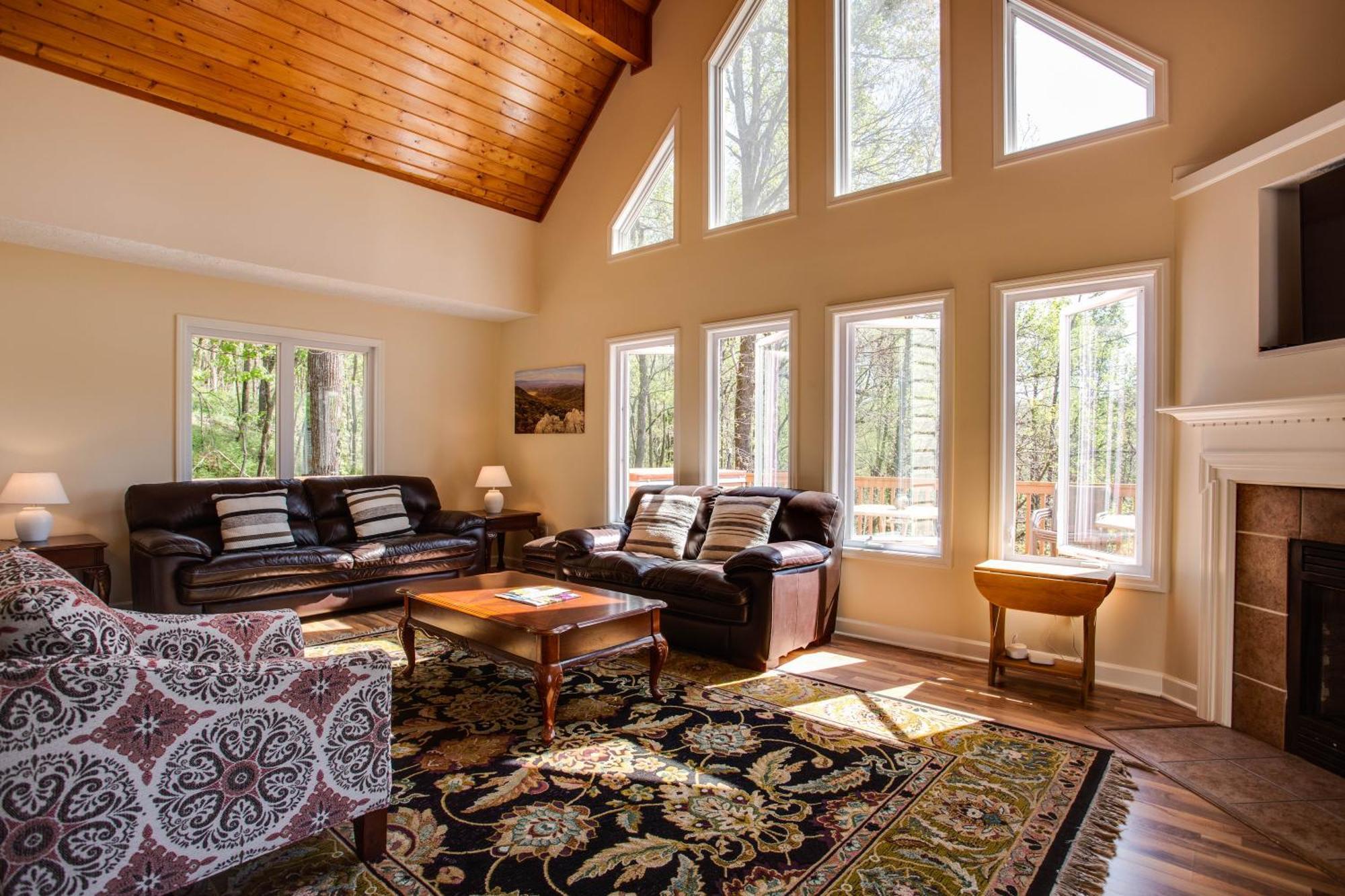 Love Ridge Mountain Lodging Lyndhurst Kültér fotó