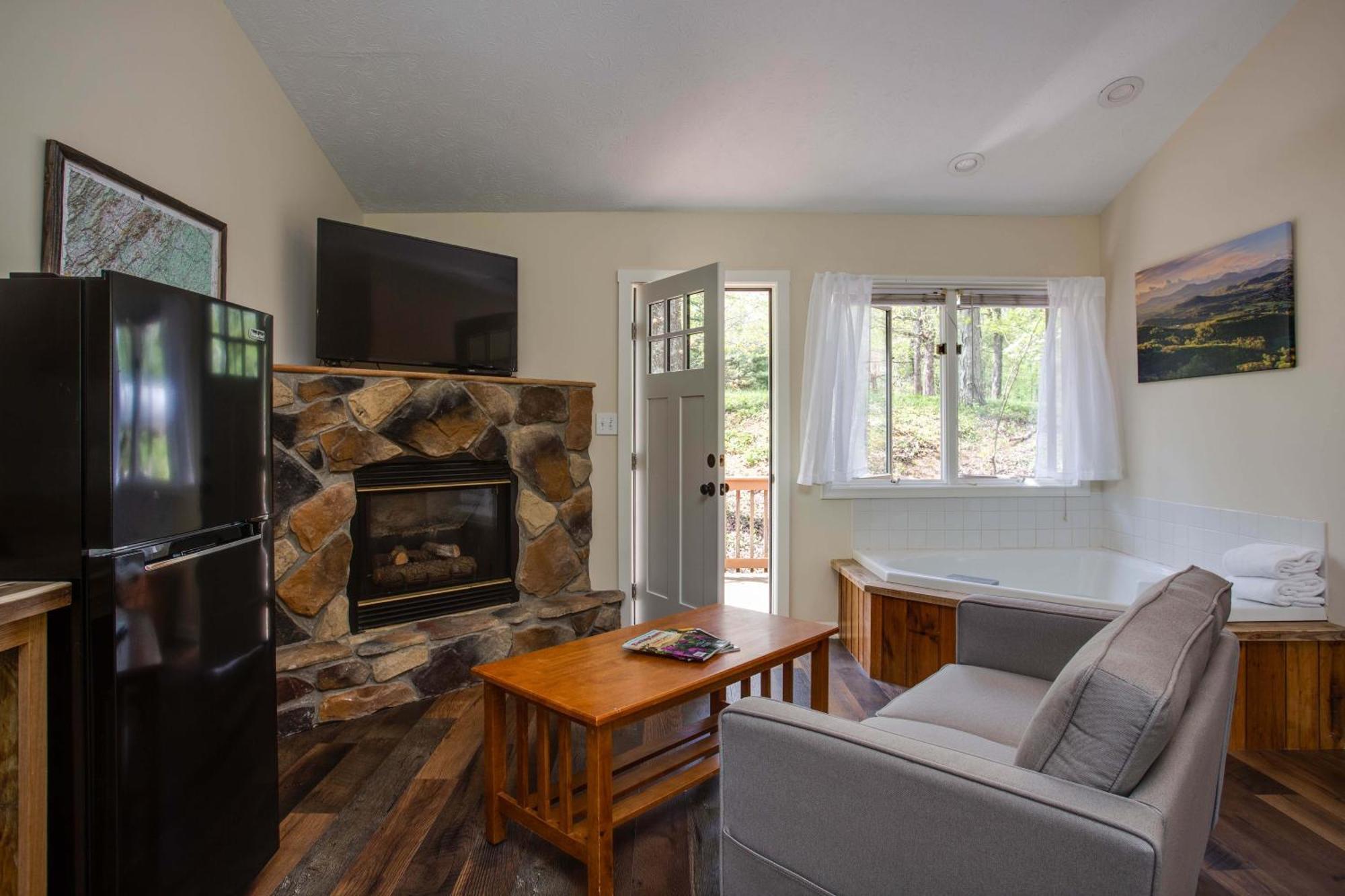 Love Ridge Mountain Lodging Lyndhurst Kültér fotó